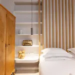 Apartment V77 Seafront *