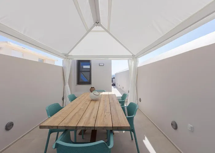 V77 Seafront Apartment Rethymno