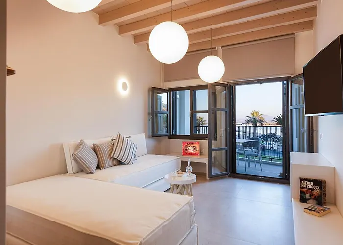 V77 Seafront Apartment