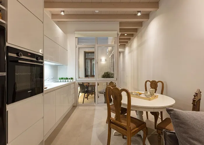 V77 Seafront Apartment