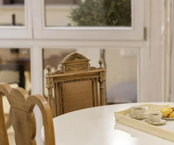 V77 Seafront Apartment