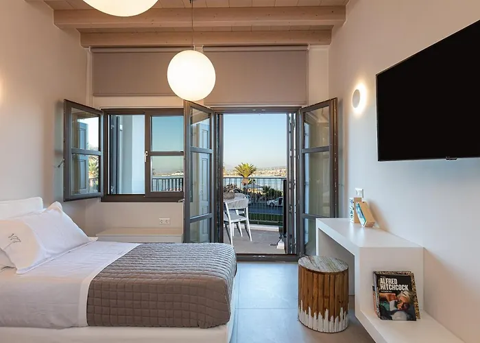 V77 Seafront Apartment *