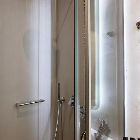 V77 Seafront * 罗希姆诺