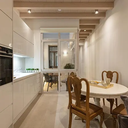 V77 Seafront Appartement