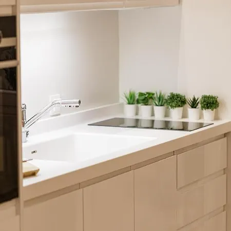 V77 Seafront 罗希姆诺