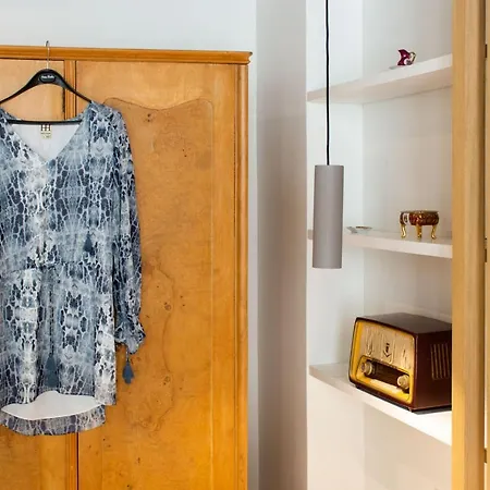 V77 Seafront Апартаменты