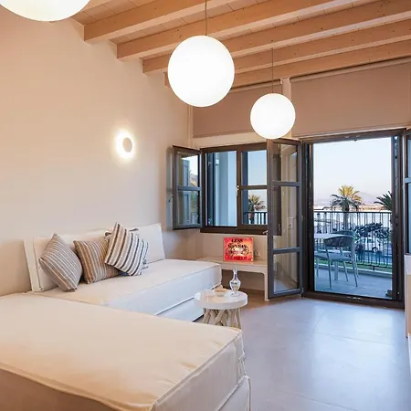 V77 Seafront Apartment