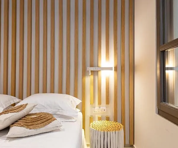 V77 Seafront Apartment *