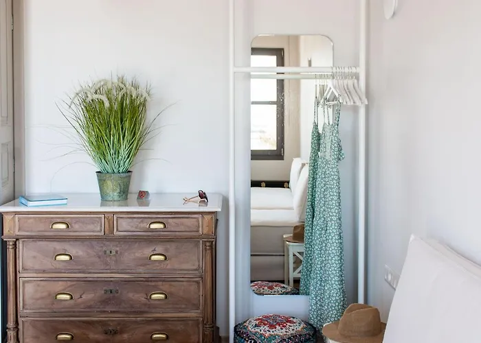 V77 Seafront Apartment *